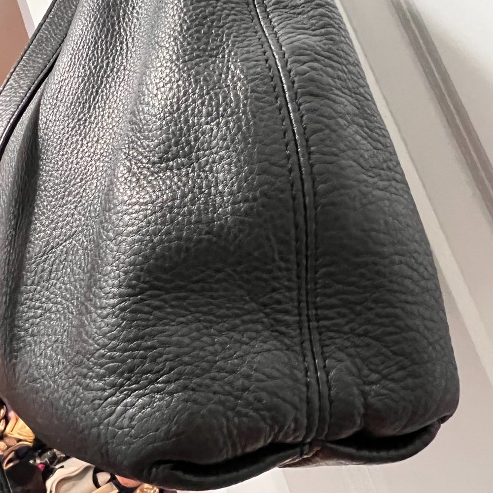 Micheal Kors black leather 2 way purse - Picture 10 of 16